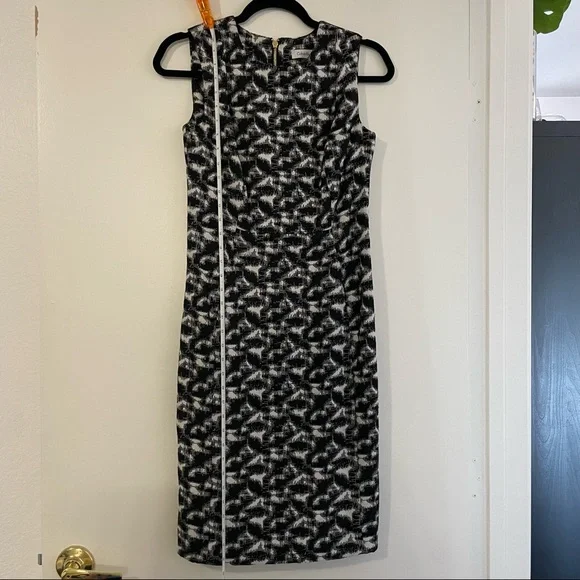 Calvin Klein Midi Dress - Black & White Print Design - size 2 - Picture 2 of 6